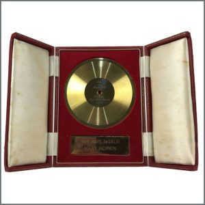B31535 - Mary Hopkin Owned 1969 Disc And Music Echo Award (UK)